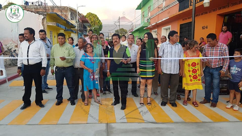 Inauguran primera obra de pavimentación de una de las calles principales de Tonalá.